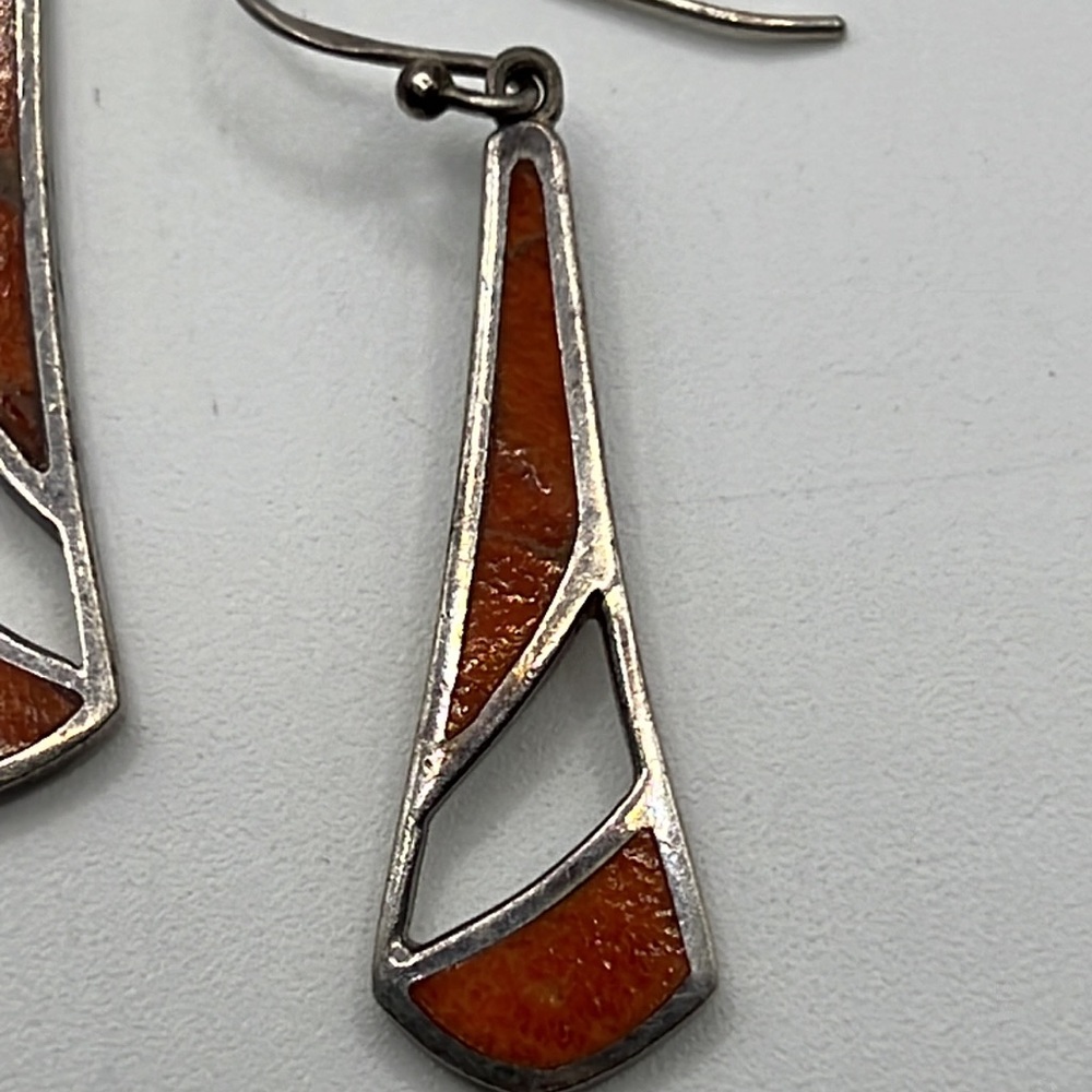 RED SPINY OYSTER AND STERLING SILVER INLAY EARRINGS - Picture 2 of 6